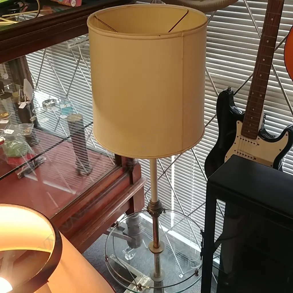 TABLE LAMP AND SIDE TABLE COMBO  Image 1++
