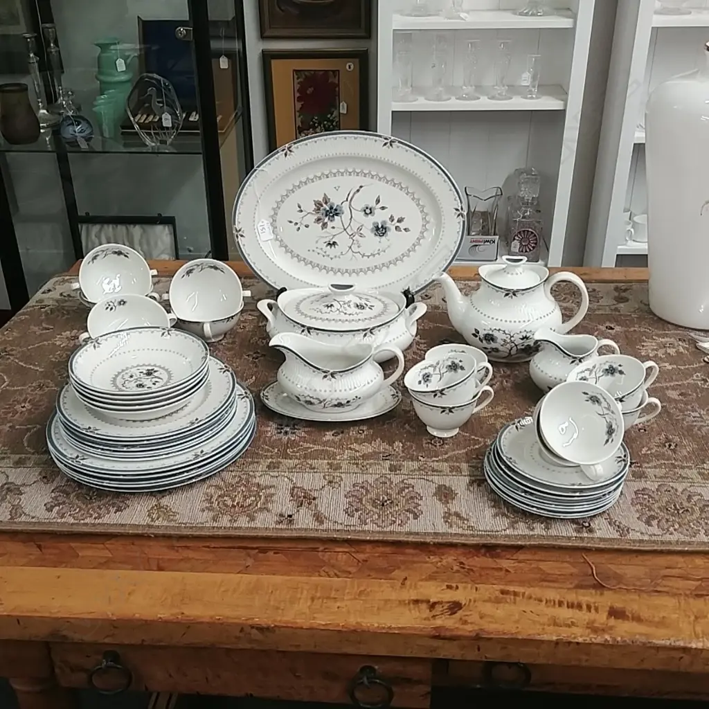 RD DINNER SERVICE OLD COLONY PATTERN Image 1++
