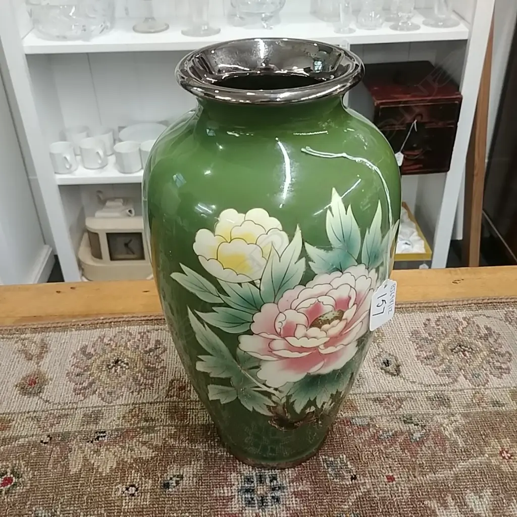GREEN FLORAL VASE Image 1++