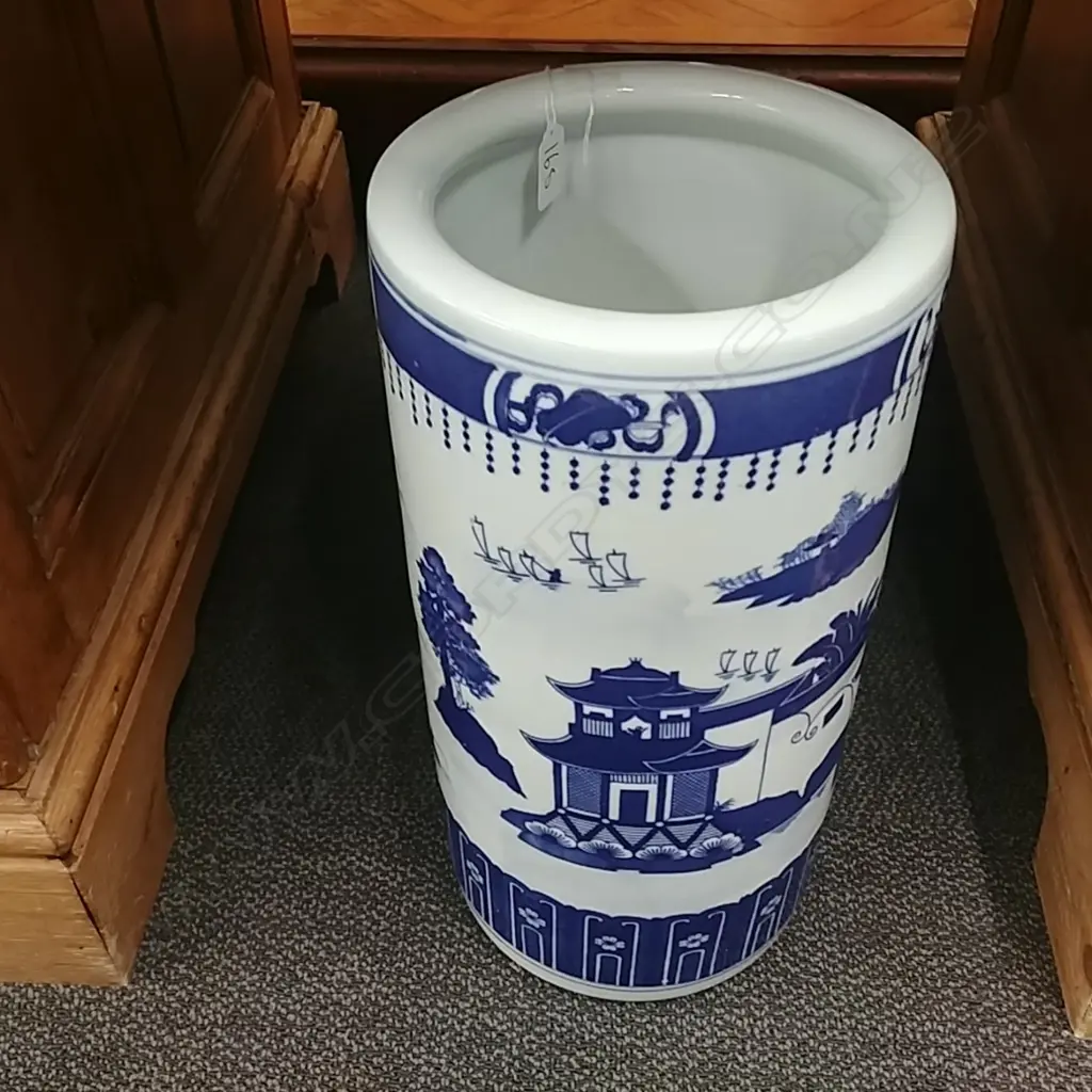 CHINESE BLUE & WHITE UMBRELLA STAND Image 1++