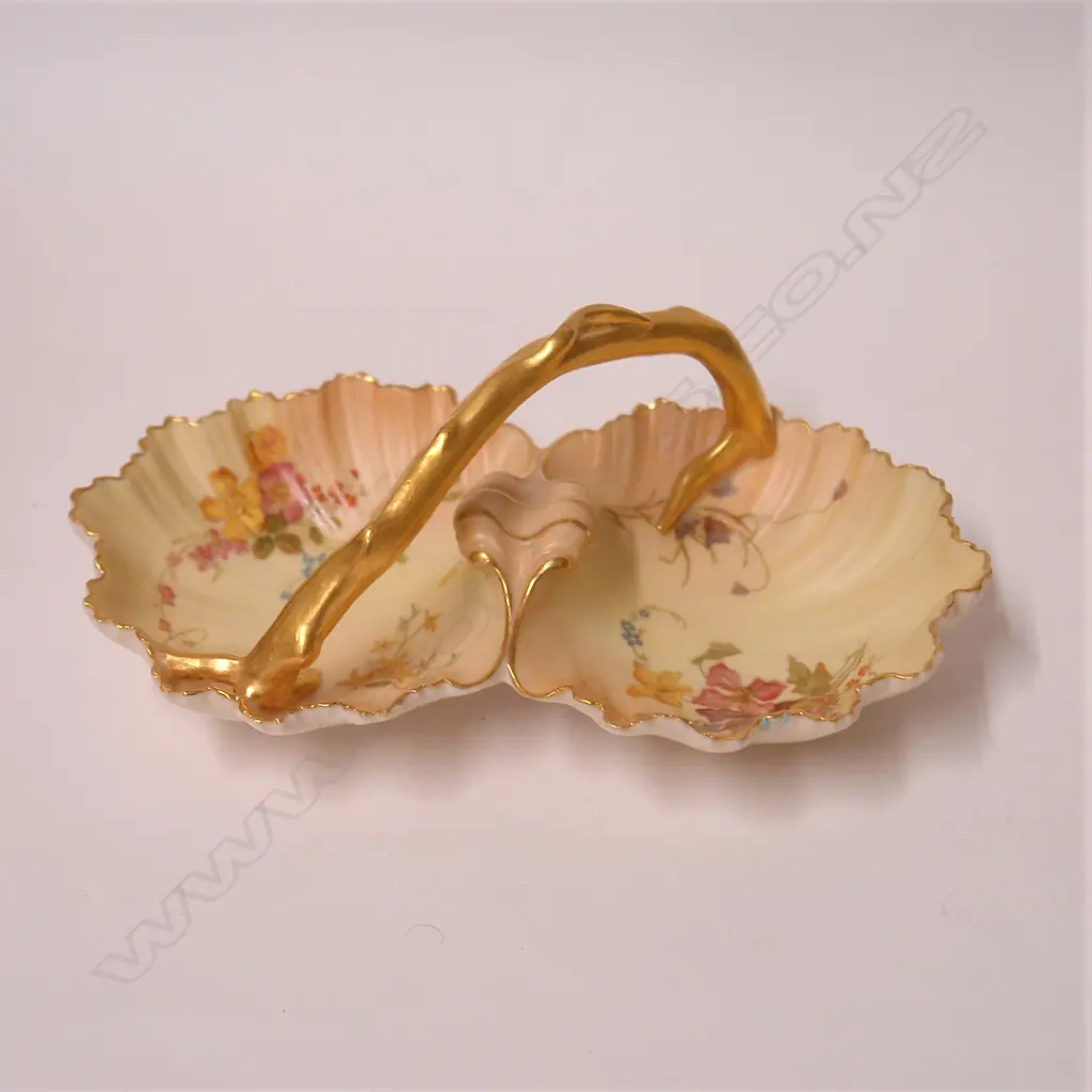 A Victorian Royal Worcester two-section scalloped and floral painted dish Image 1++
