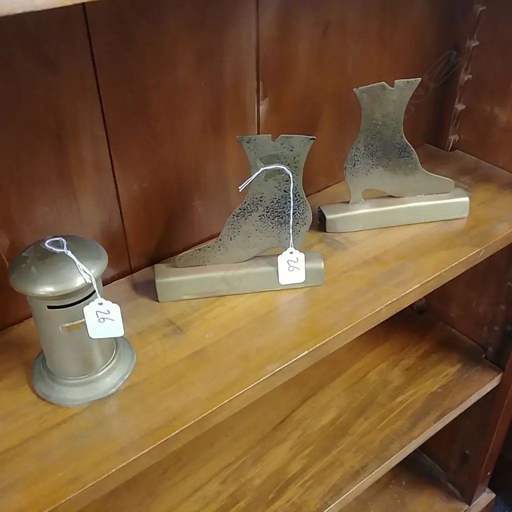 BRASS MONEYBOX & PR SHOE BOOKENDS Image 1++