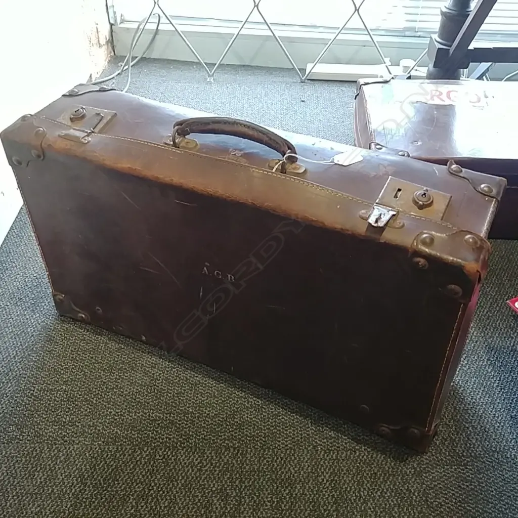 LEATHER SUITCASE Image 1++