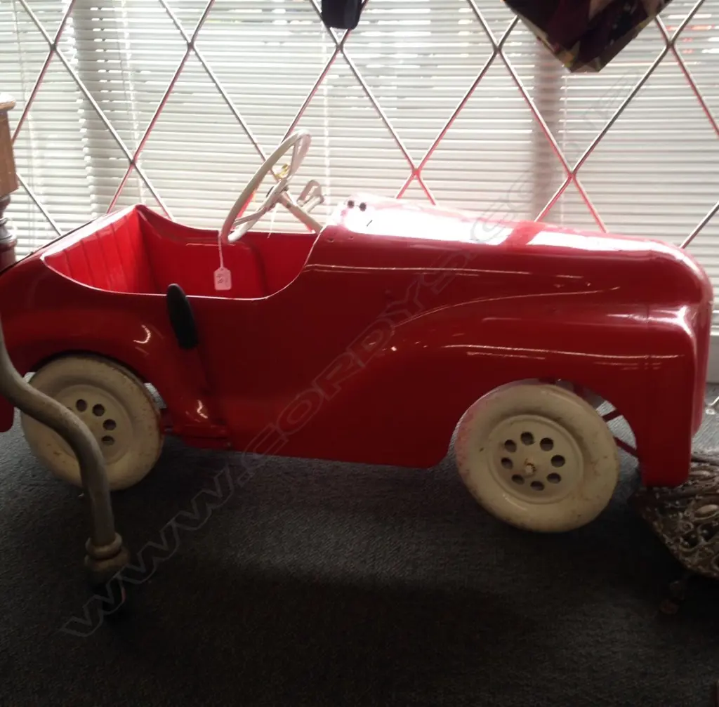 CHILD'S RED PAINTED PEDAL CAR Image 1++