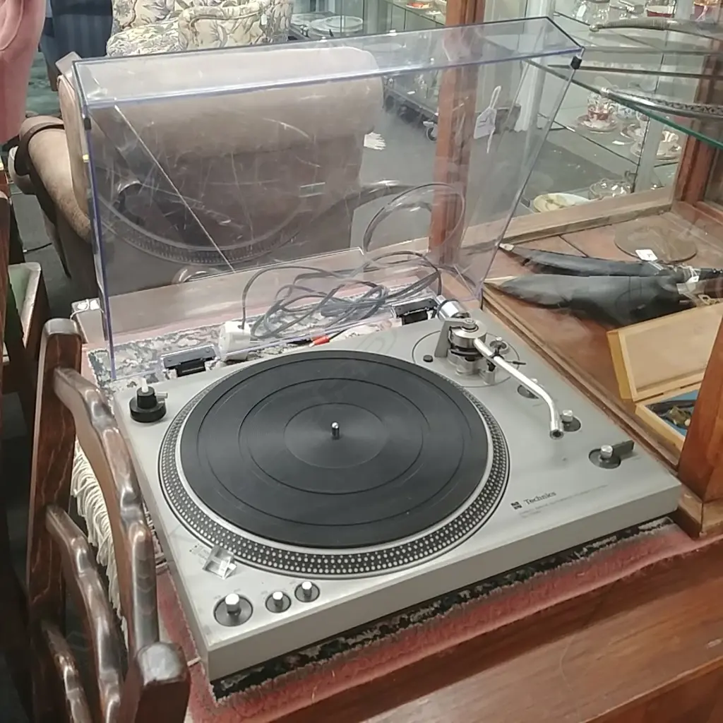 TECHNICS DIRECT DRIVE SL-1300 TURNTABLE NO HEAD Image 1++