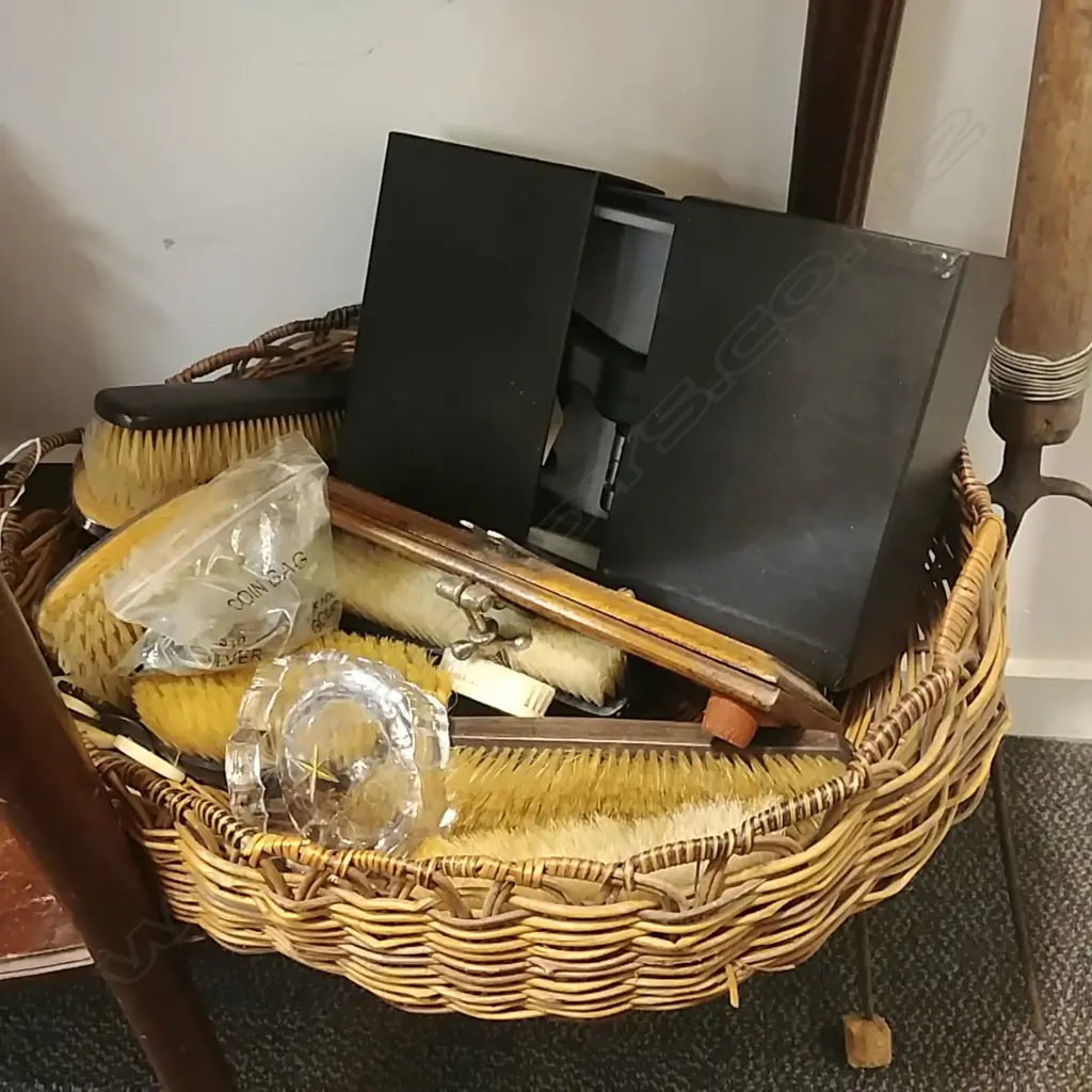 BASKET BRUSHES COINS ETC Image 1++