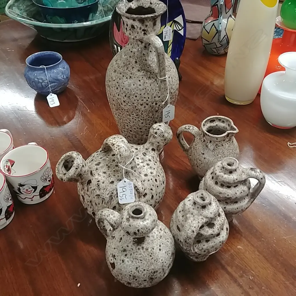 SIX PIECES OF BROWN SPECKLED POTTERY Image 1++