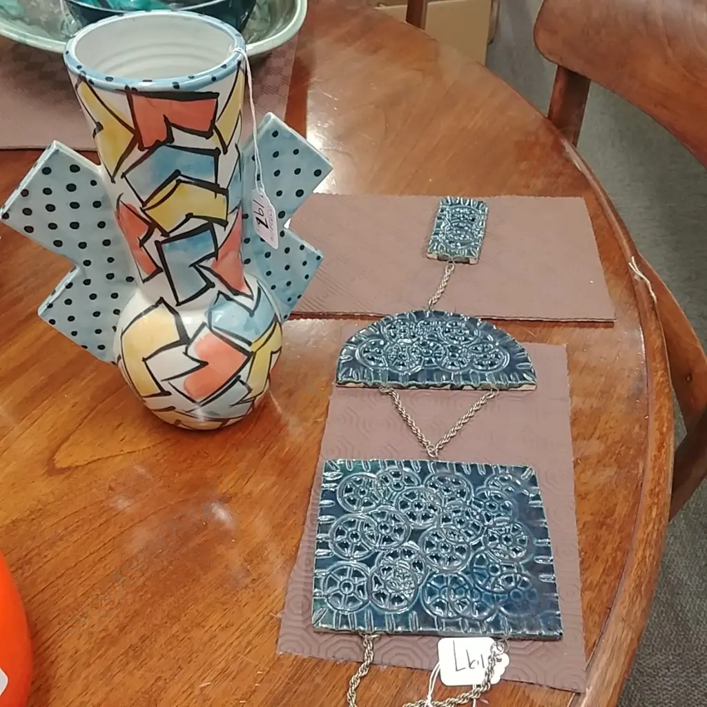 HANGING WALL TILES AND A TIPPETT ? VASE Image 1++