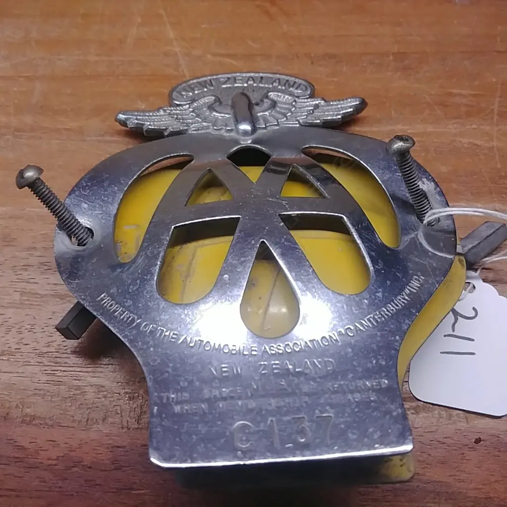 (13279) VINTAGE AA BADGE # C137 Image 1++