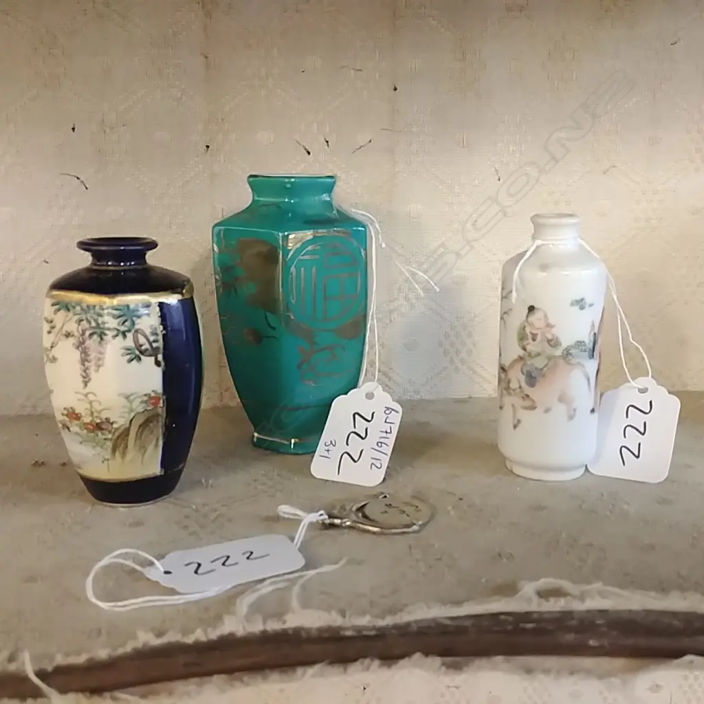3 ORIENTAL PCS-(SNUFF & 2 MINI VASES) & PENDANT Image 1++