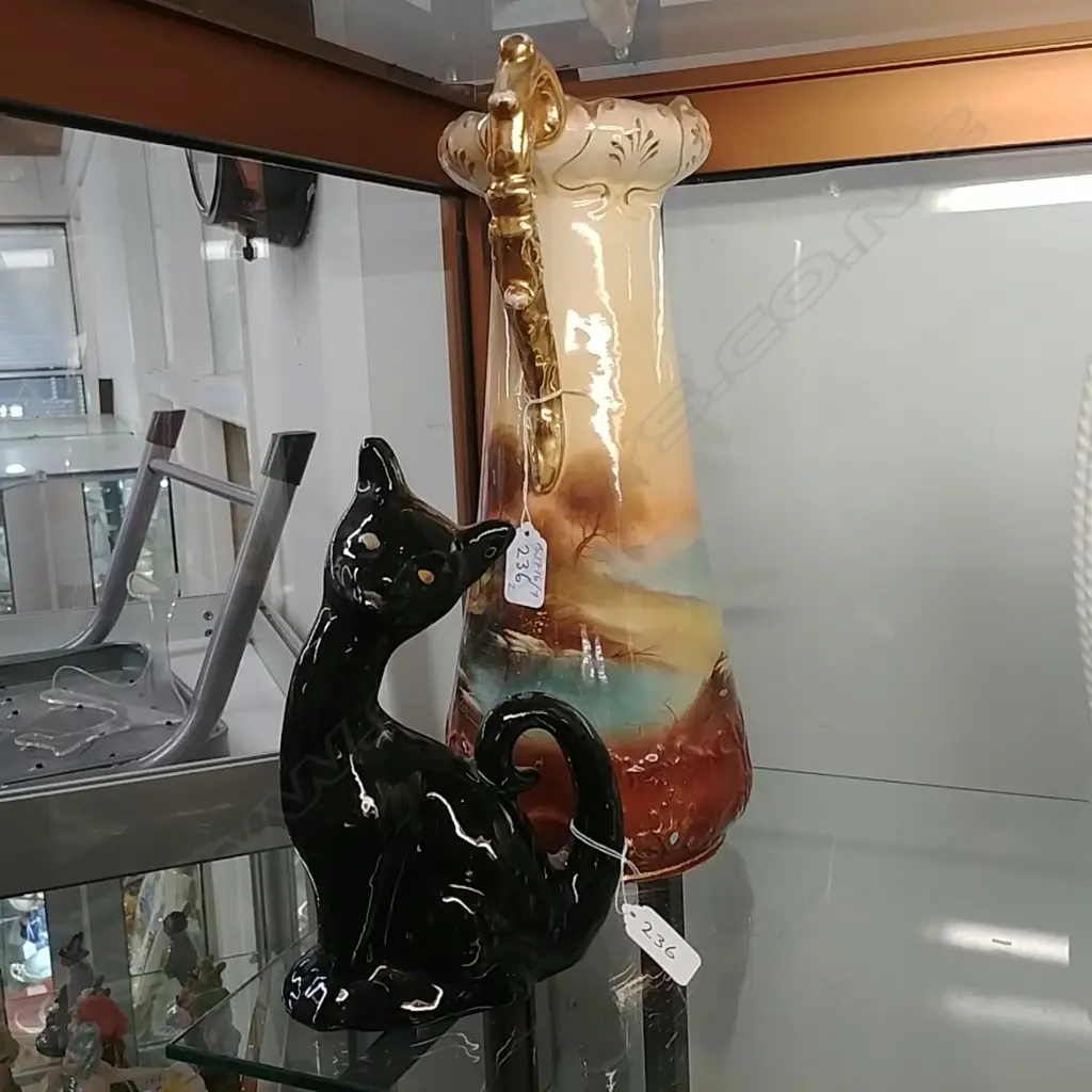 EDW.CERAMIC VASE & BLACK CAT Image 1++