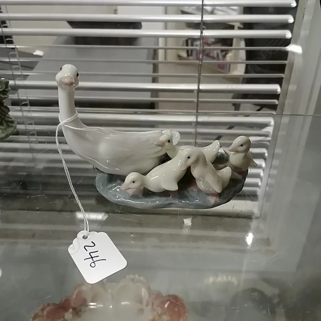 LLADRO-DUCK & DUCKLINGS Image 1++