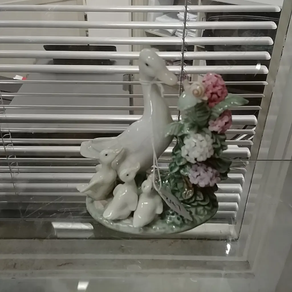 LLADRO-DUCK & DUCKLINGS Image 1++
