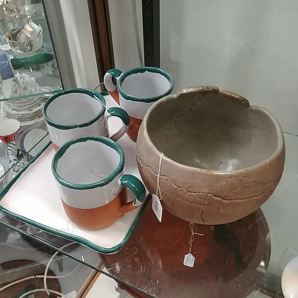 3 MORRIS & JAMES MUGS W TRAY +POTTERY VASE Image 1++