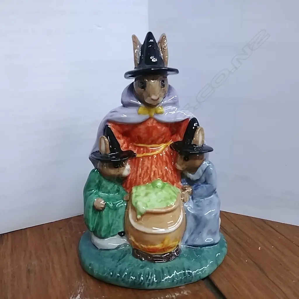 R.D. BUNNYKINS WITCHES CAULDRON DB293 Image 1++