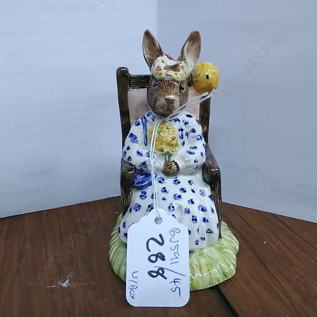 R.D. BUNNYKINS SUSAN QUEEN OF MAY DB83 Image 1++