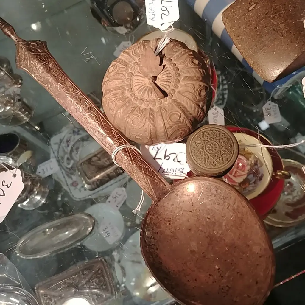 3 ASIAN SILVER PCS (SPOON & 2 BOXES) Image 1++