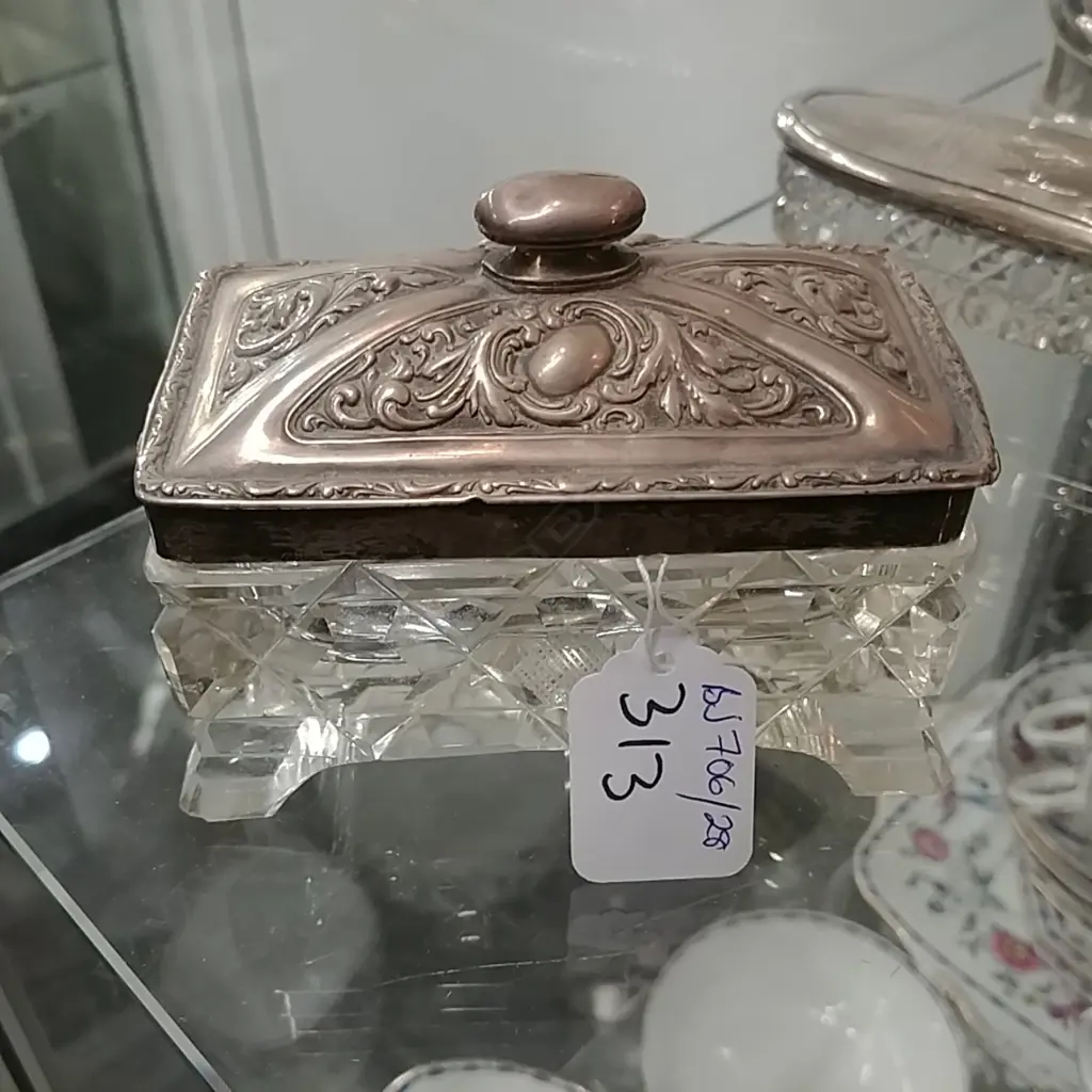 SIL. LIDDED VANITY BOX Image 1++