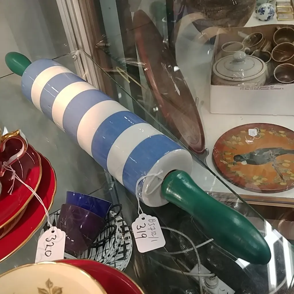 T.G. GREEN CO.(CORNISH WARE)ROLLING PIN Image 1++
