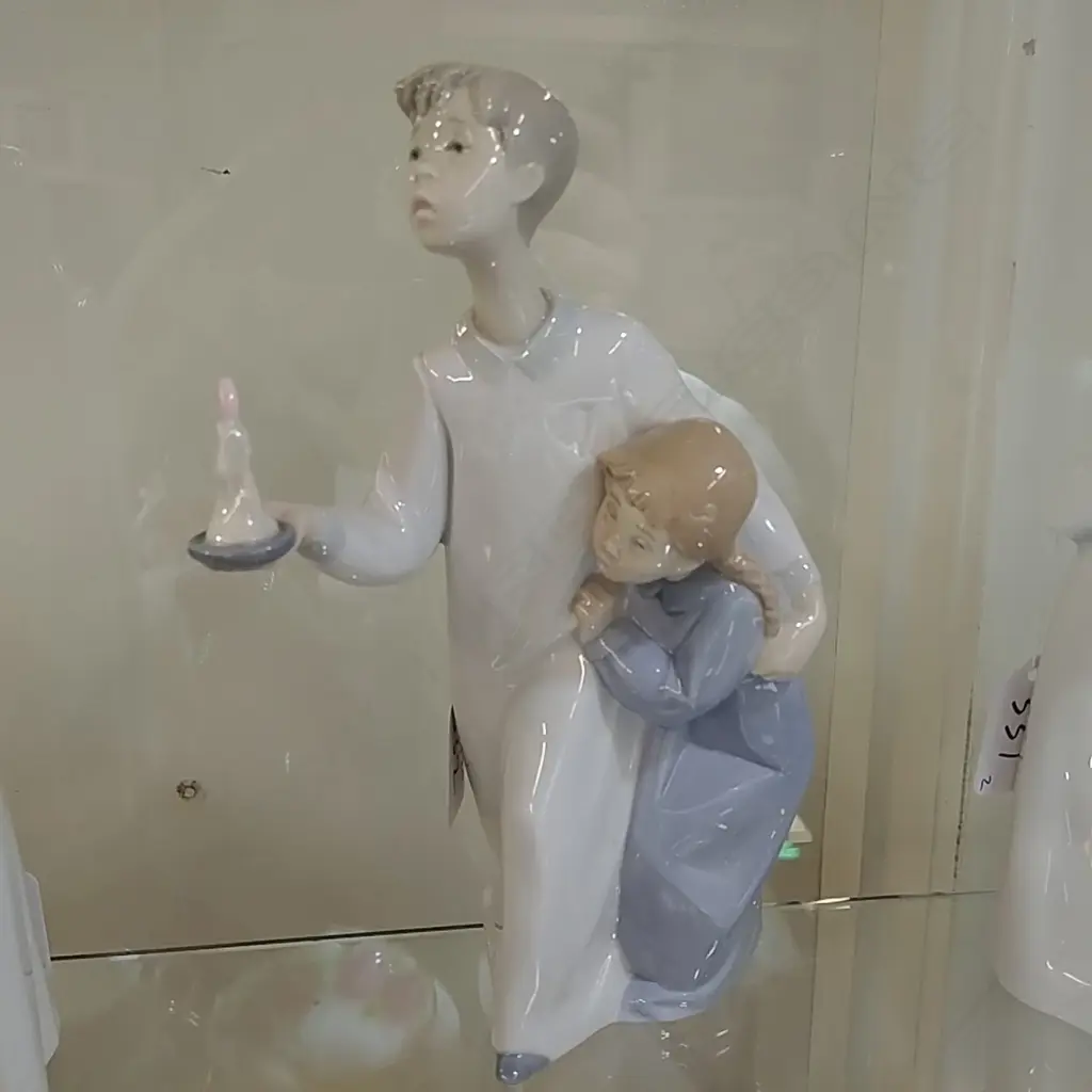 LLADRO BOY WITH CANDLE Image 1++