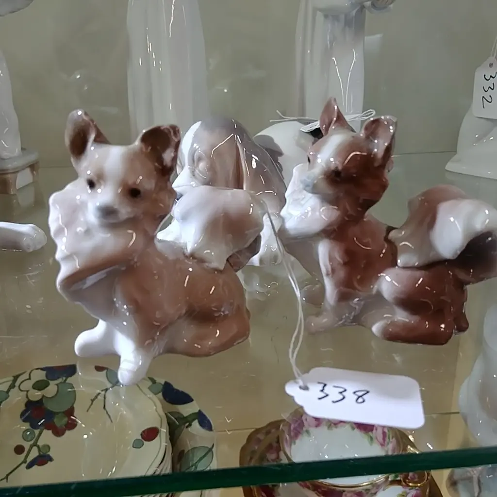 2 LLADRO PEKINESE DOGS Image 1++