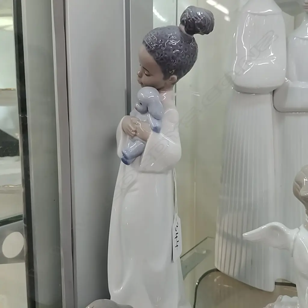 LLADRO GIRL WITH SOFT TOY Image 1++