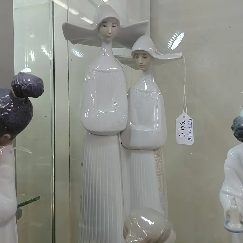 2 LLADRO NUNS ORN Image 1++