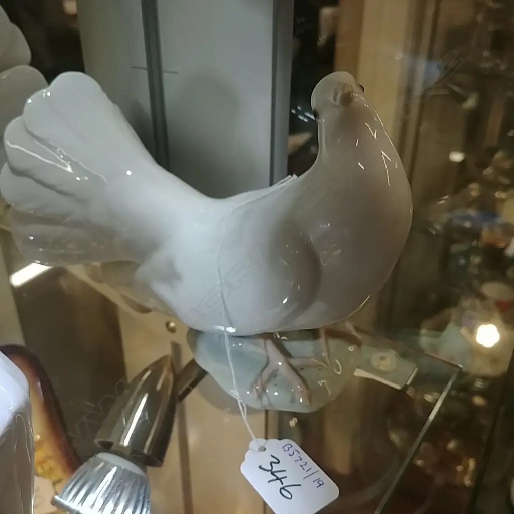LLADRO DOVE CHIPPED BEAK Image 1++