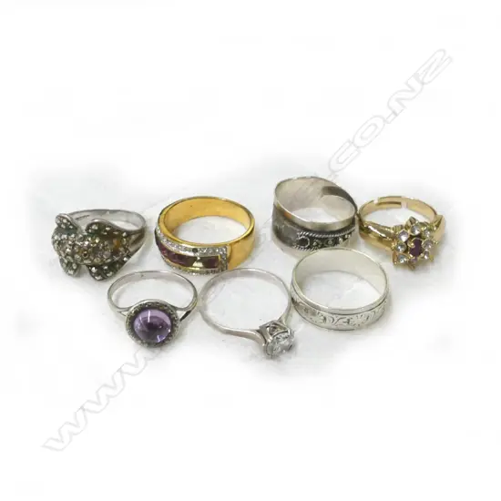 BAG ASSTD SIL.RINGS & G.P. RING (7)