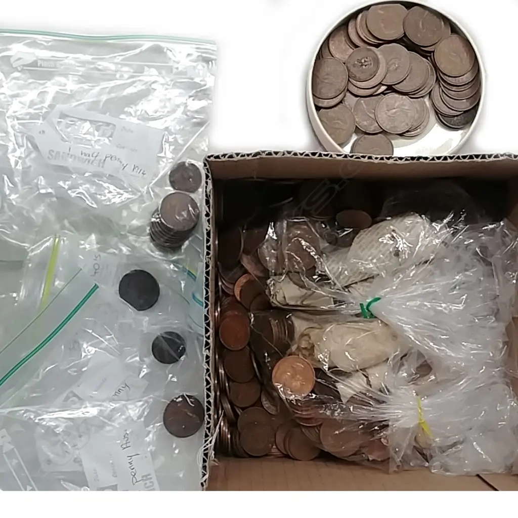 BOX-LG QUANTITY PENNIES & HALFPENNIES Image 1++