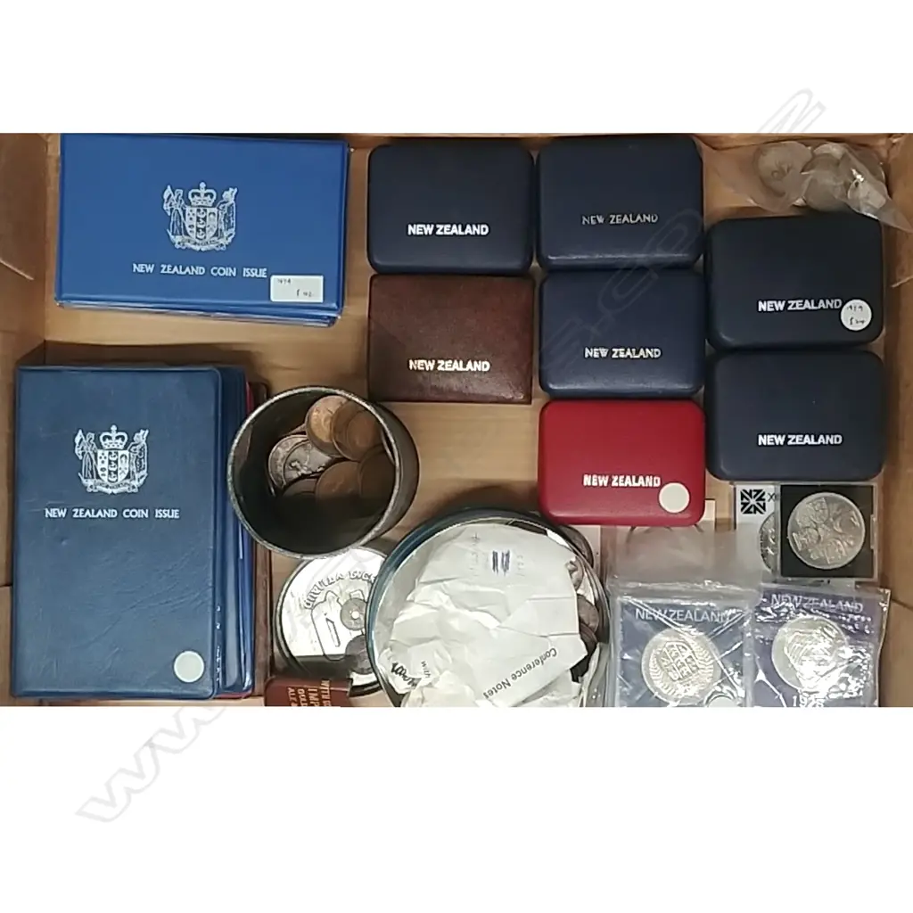 TRAY OF ASSTD COINS-COIN SETS-MEDALLIONS-ETC Image 1++