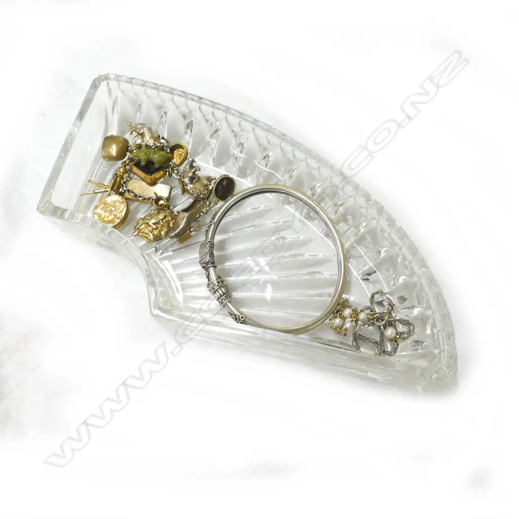 GLASS DISH W CHARM B'LET-BANGLE-?GOLD/PEARL B'LET  Image 1++
