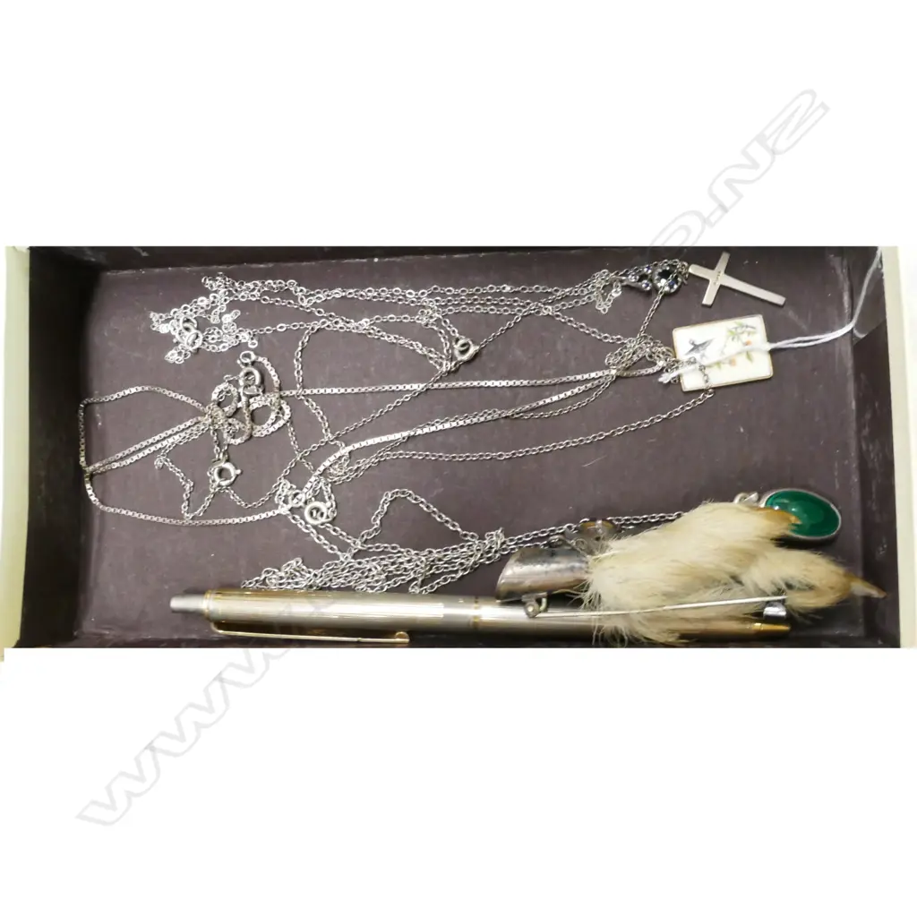 TRAY MISC.-GROUSE-PEN-SIL.CHAINS & PENDS Image 1++