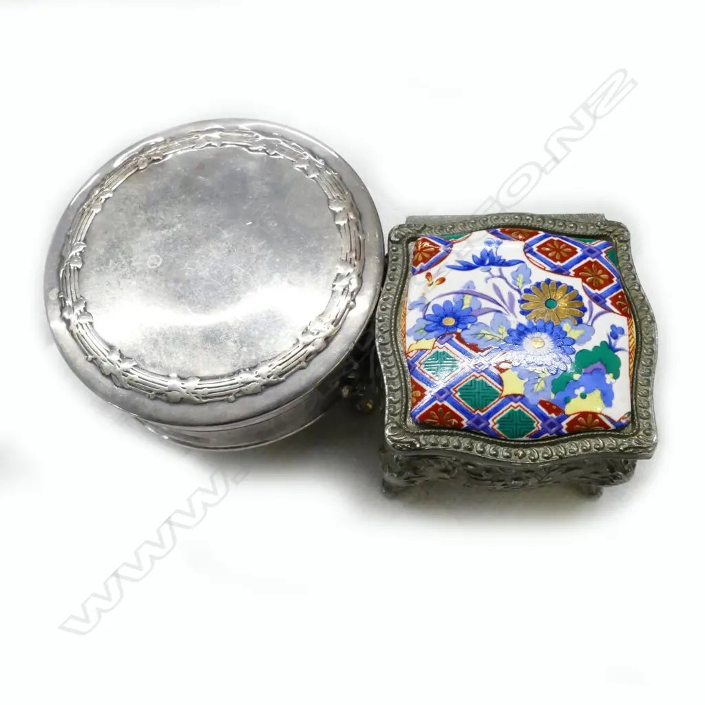 2 TRINKET BOXES W CONTENTS-PEARLS-BROOCHES-ETC Image 1++