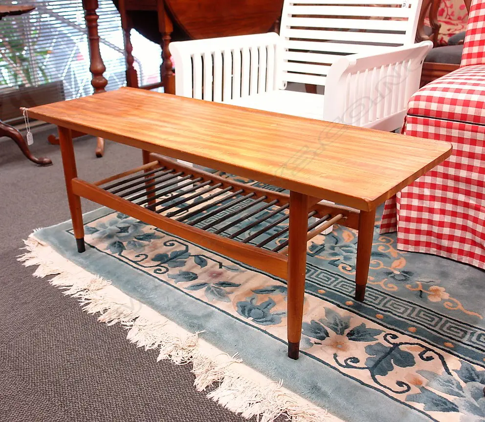 RETRO COFFEE TABLE Image 1++