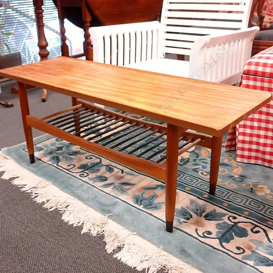 RETRO COFFEE TABLE