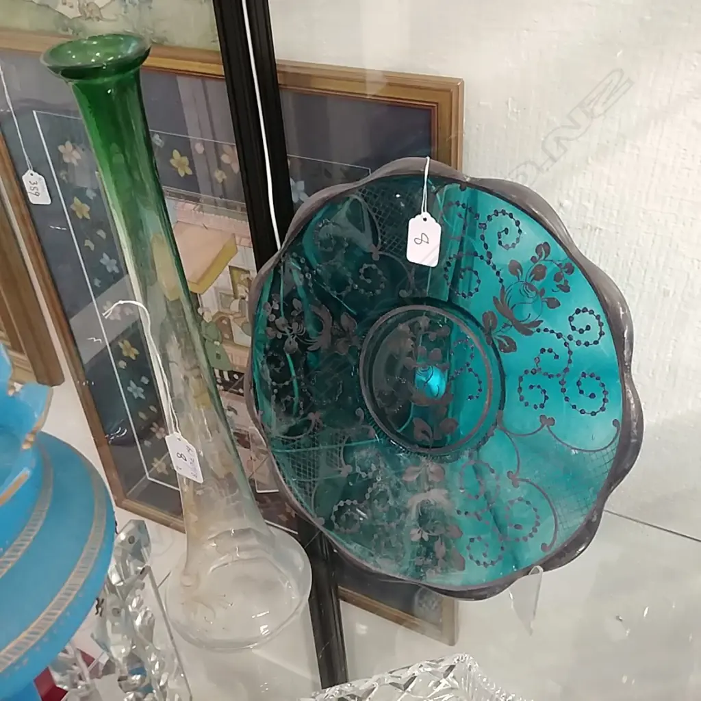 SIL.O/LAY GREEN GLASS PLATTER & TALL GLASS VASE Image 1++