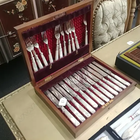 VIC. BOX M.O.P. FRUIT KNIVES & FORKS (1 FORK MISS.