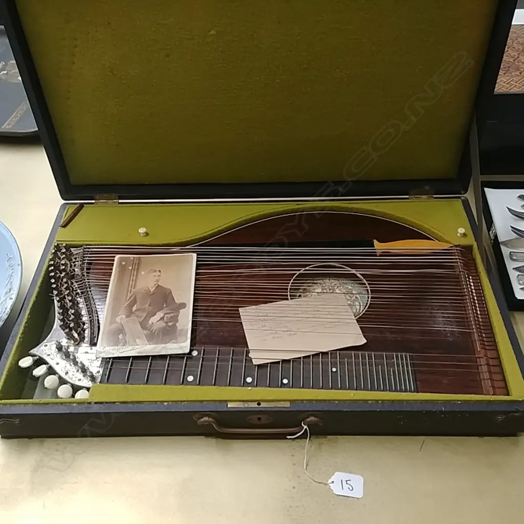ZITHER IN BOX  Image 1++