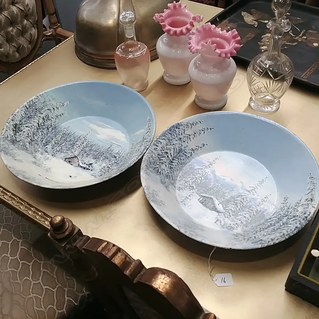 PR HDPAINTED CHALET SCENE ON GOLD PAN DISHES Image 1++