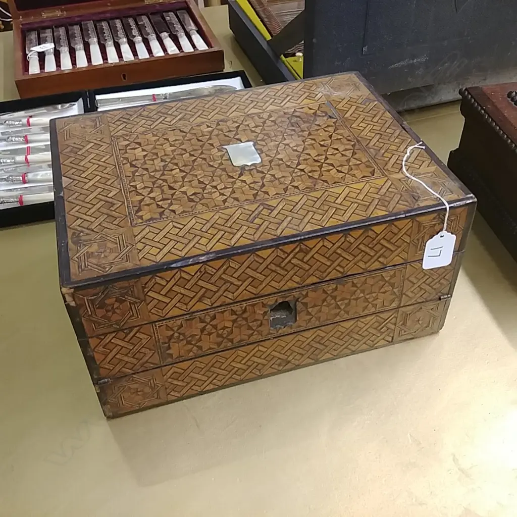 VIC. PARQUETRY WRITING SLOPE Image 1++