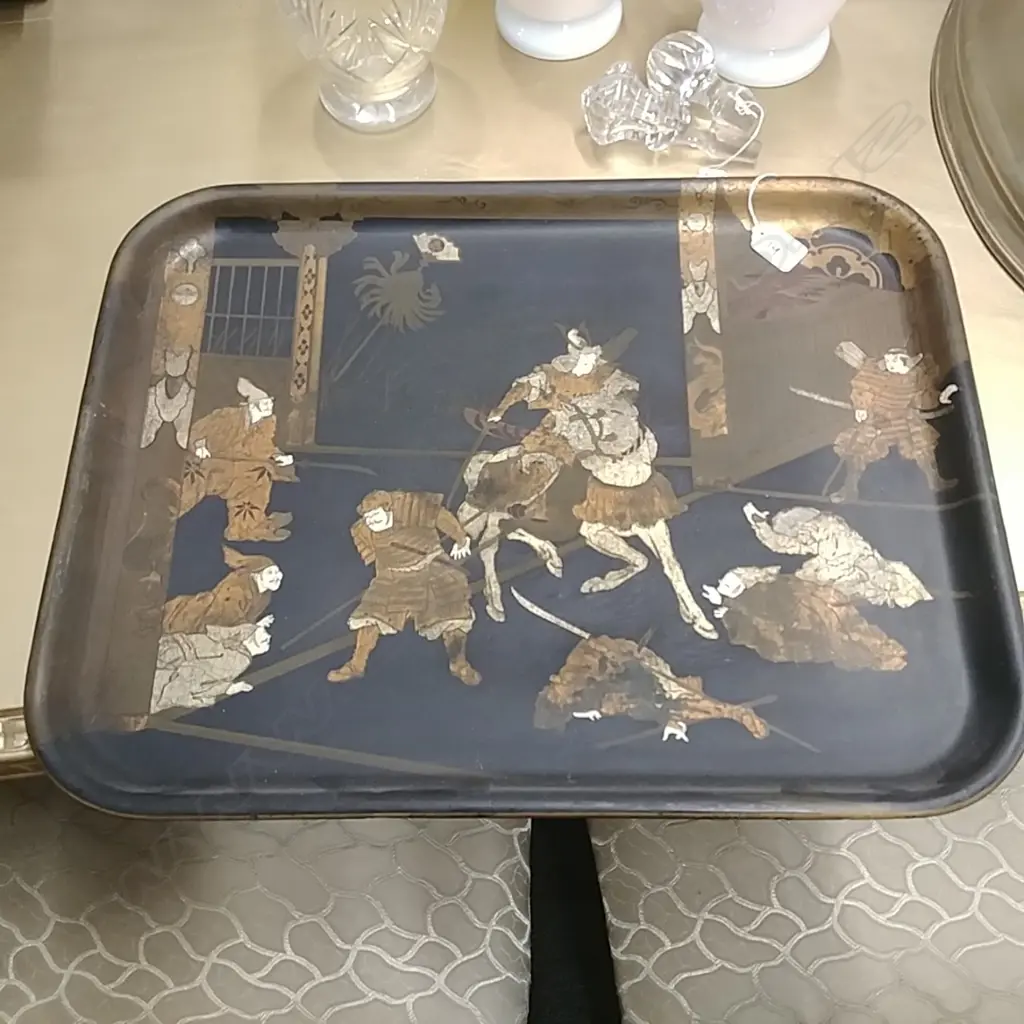 LACQUERED TRAY W BATTLE SCENE Image 1++