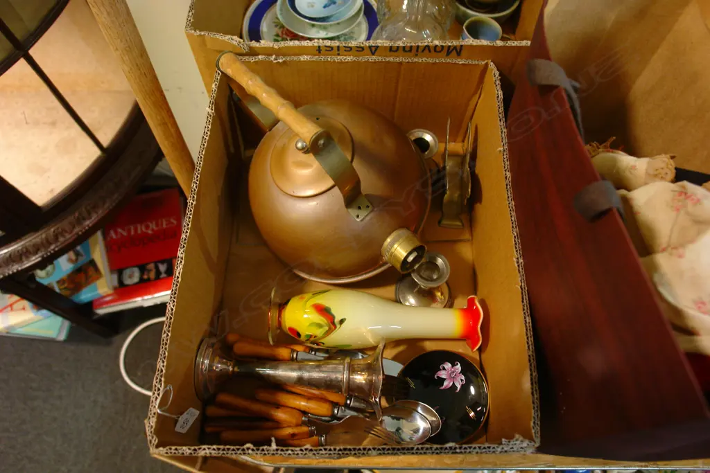 BOX MISC.-KETTLE-EP WARE-GLASS VASE-ETC Image 1++