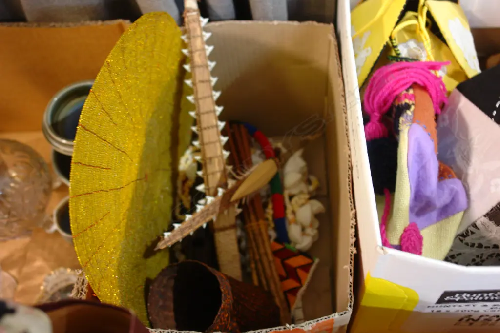 BOX AFRICAN,PACIFIC,ORIENTAL ITEMS Image 1++