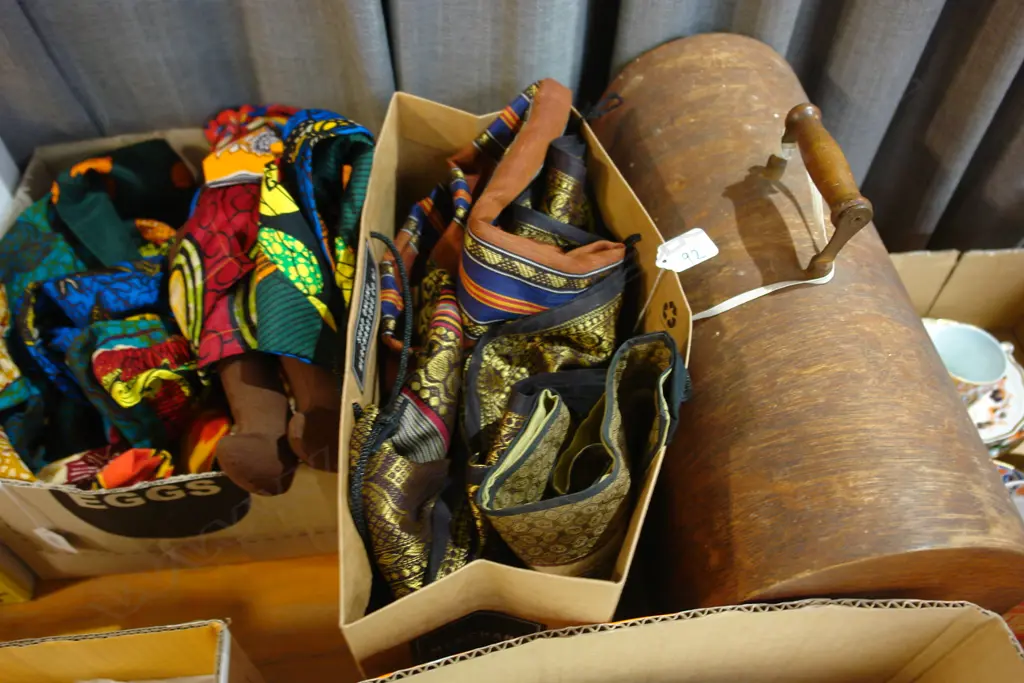 BOX LOT CRAFTWORK Image 1++
