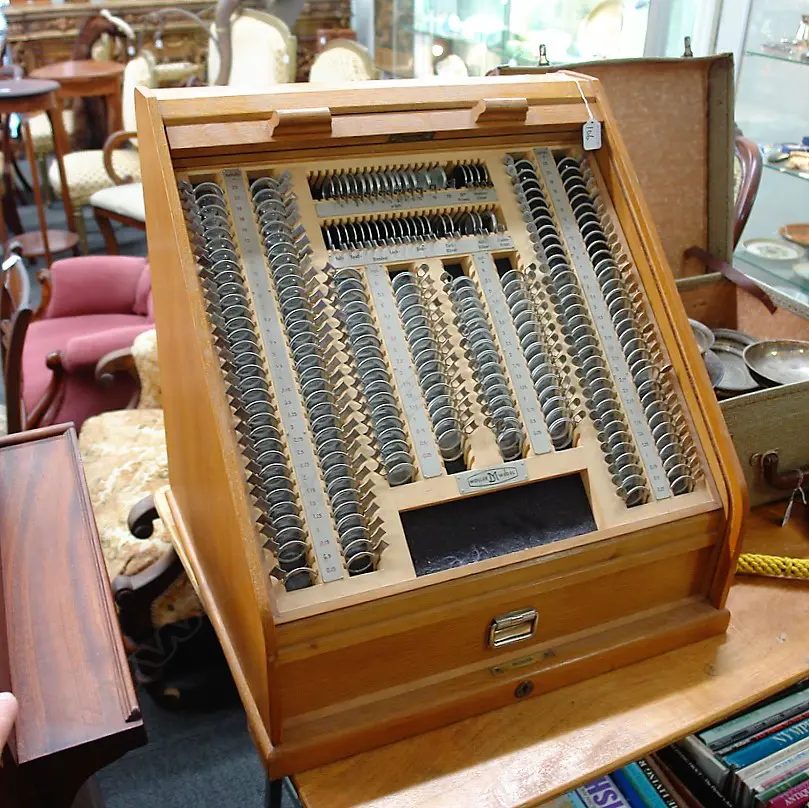 LG 'MOLLET-WEDEL' OPTOMETRISTS LENS DISPLAY STAND Image 1++