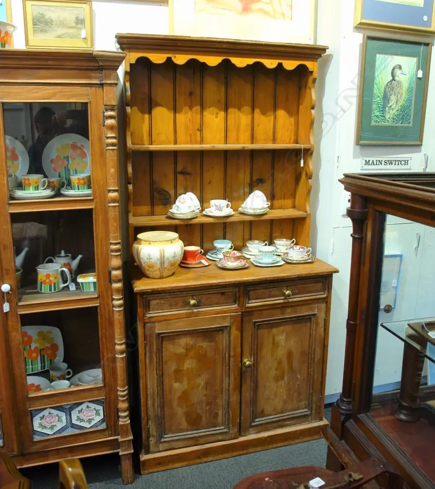 ANTIQUE PINE HUTCH DRESSER Image 1++
