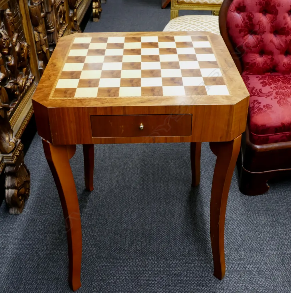 INLAID WOODEN CHESS TABLE Image 1++