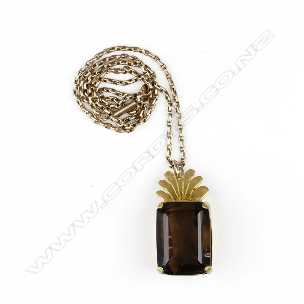 A retro smoky quartz pendant Image 1++