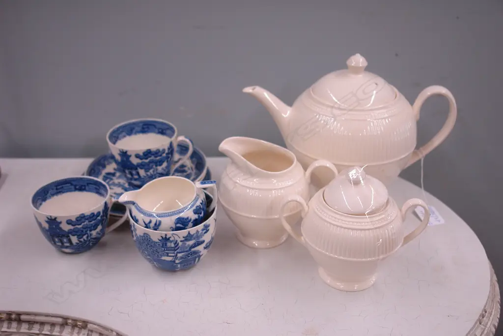 3 W/W TEA POT SUGAR & CREAMER & 2 WILLOW TRIO S/C Image 1++